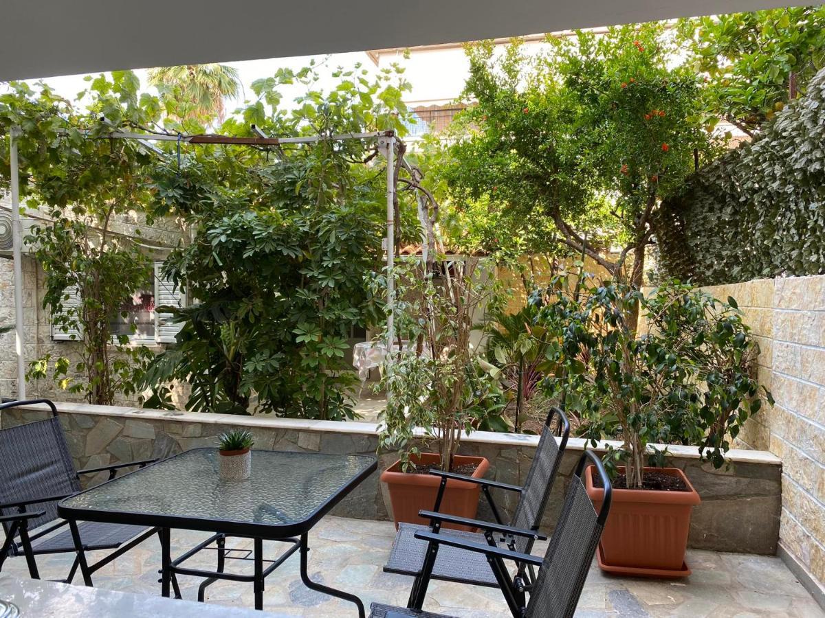Garden View Apartment *